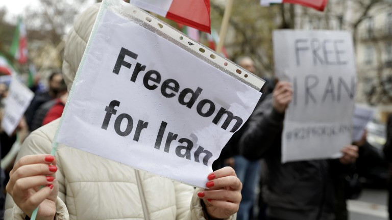 Оценките за жертвите при потушаването на протестите в Иран достигат до над 30 000 души